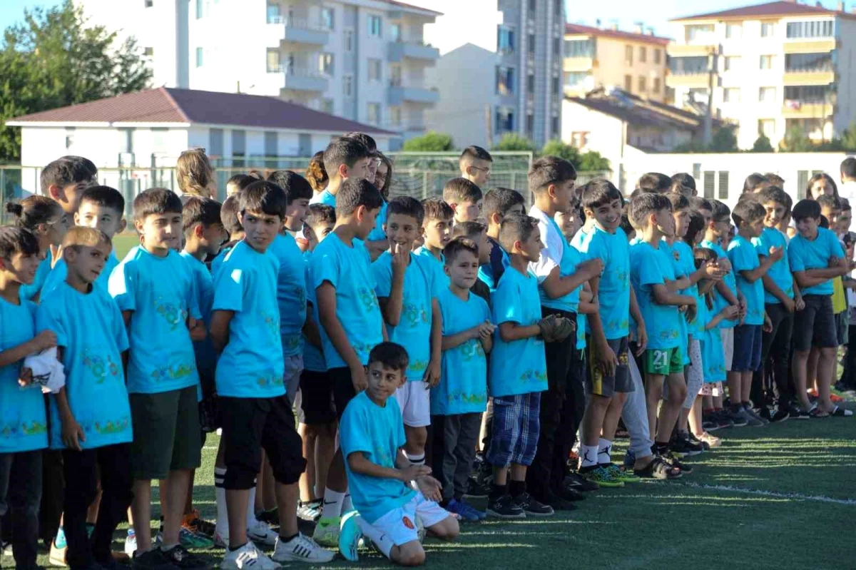 Bingöl Genç ilçesinde yaz spor okulları açıldı